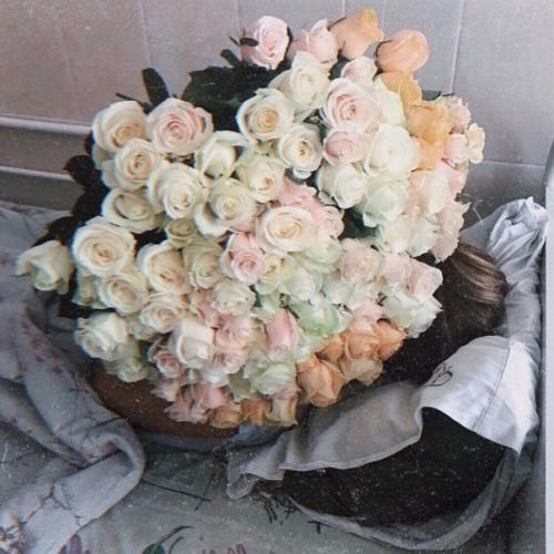 И если бы только при каждой мысли о тебе вырастал бы цветок, я мог бы бродить по своему саду вечно. 01