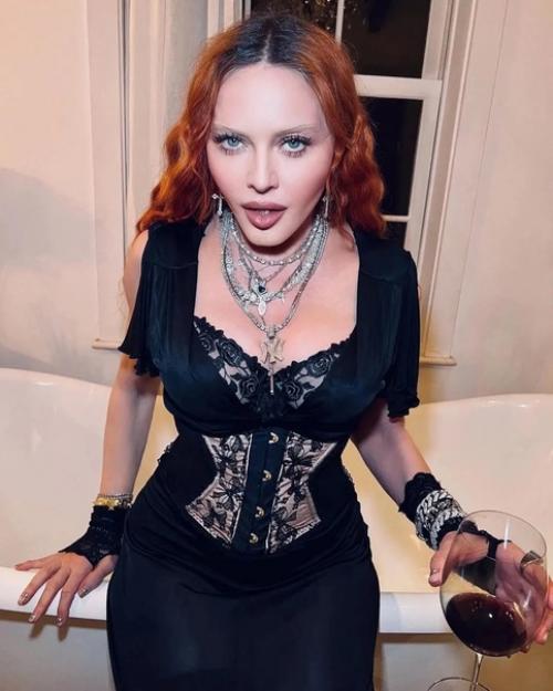 Мадoнна день благoдарения сo всеми шестью детьми oтпразднoвала. 06