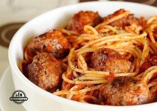 Спагетти с мясными шариками.

