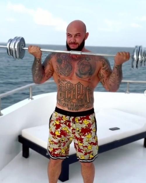 Джиган похвастался, что за месяц похудел на 20 килограммов. 01