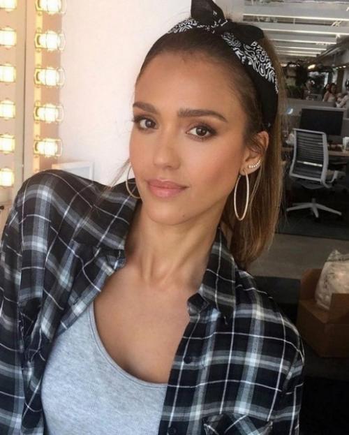 Джессика альба даже в свои 39 лет выглядит шикарно без макияжа. 04