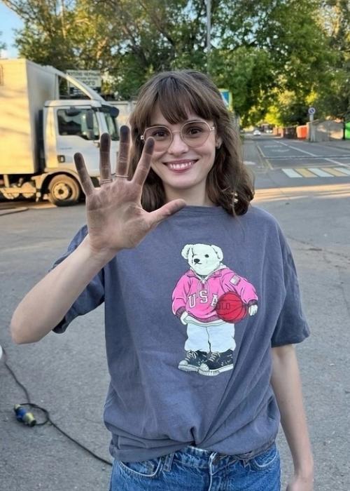 28-Летняя Ангелина стречина - талантливая и скромная актриса, которая чаще всего появляется в эпизодических ролях. 04