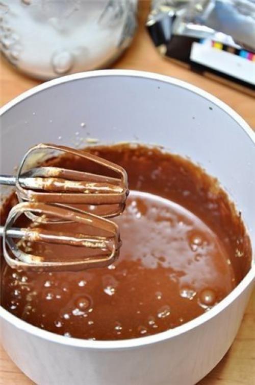 Шоколадный торт с мятно - сливочным кремом. 02