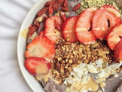 Почему нужно завтракать в течение часа после пробуждения?