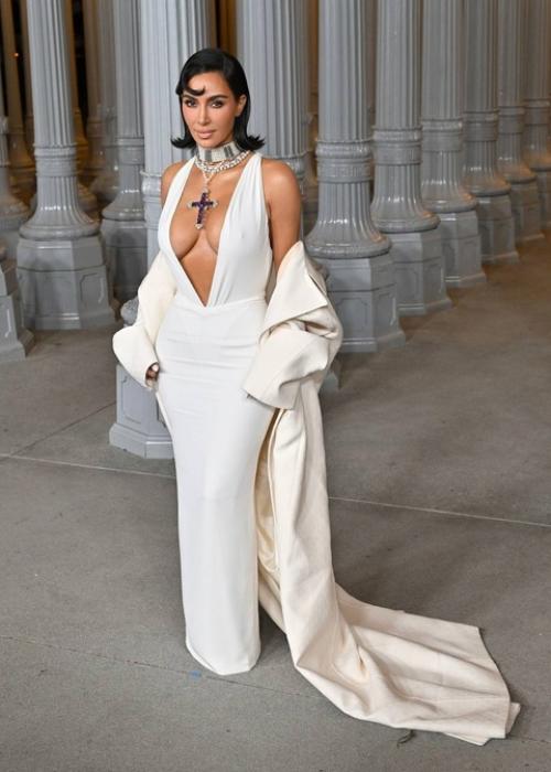 Появление Ким кардашьян на вечере Lacma Art + Film Gala вызвало жаркие споры. 01