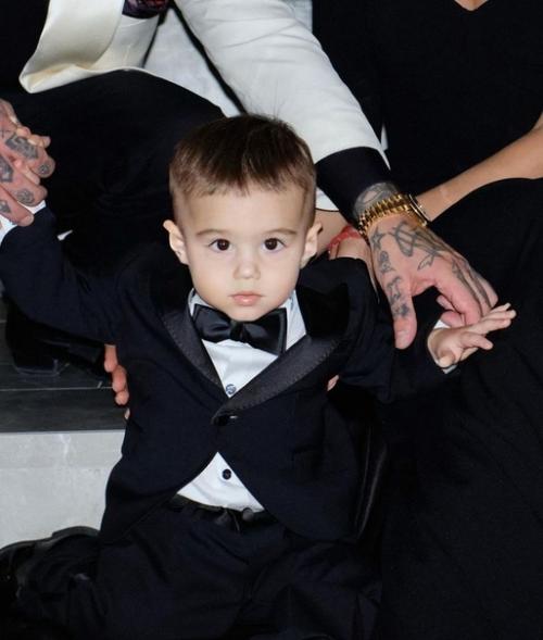 Сыну Тимати и Анастасии Решетовой уже годик. 01