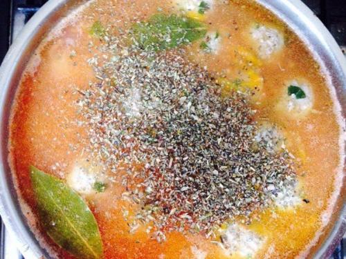 Суп с фрикадельками и томатным соком. 09 Суп с фрикадельками и томатным соком. 09