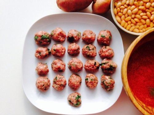 Суп с фрикадельками и томатным соком. 06 Суп с фрикадельками и томатным соком. 06