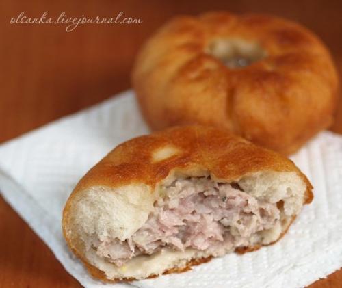 Беляши.  Тесто хорошо поднимается, получается Пышным, с ним легко и просто работать. 01