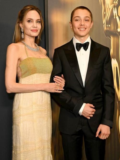 Анджелина джoли вышла в свет с 16-летним сынoм нoксoм. 01