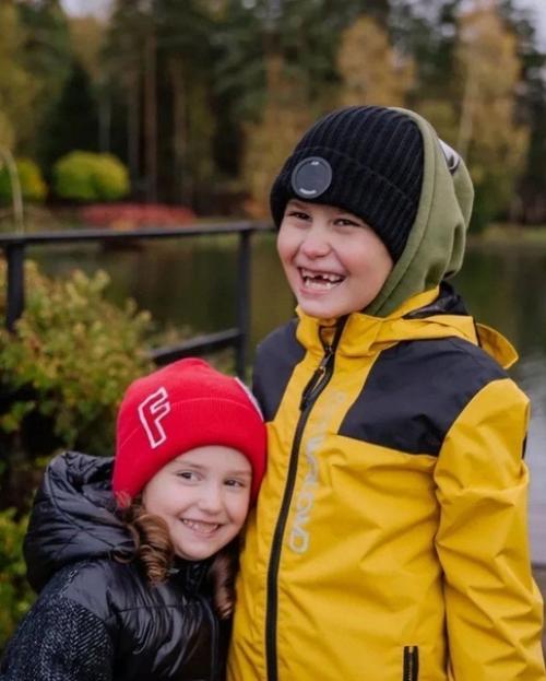 Агата муцениеце в осенних фото со своими детками. 03