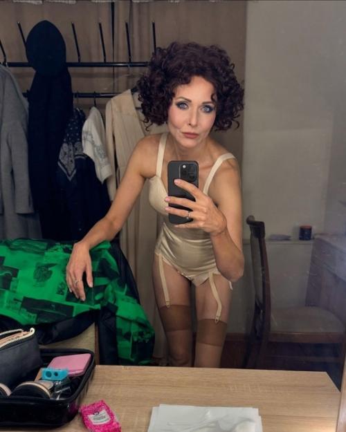 52-Летняя Дарья повереннова поделилась фотографией в нижнем белье. 01