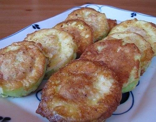 Кабачки с мясом в кляре.