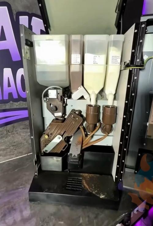 Мастер по ремонту кофейных автоматов показал их внутренности и там не латте с пенкой, а настоящий зоопарк. 

