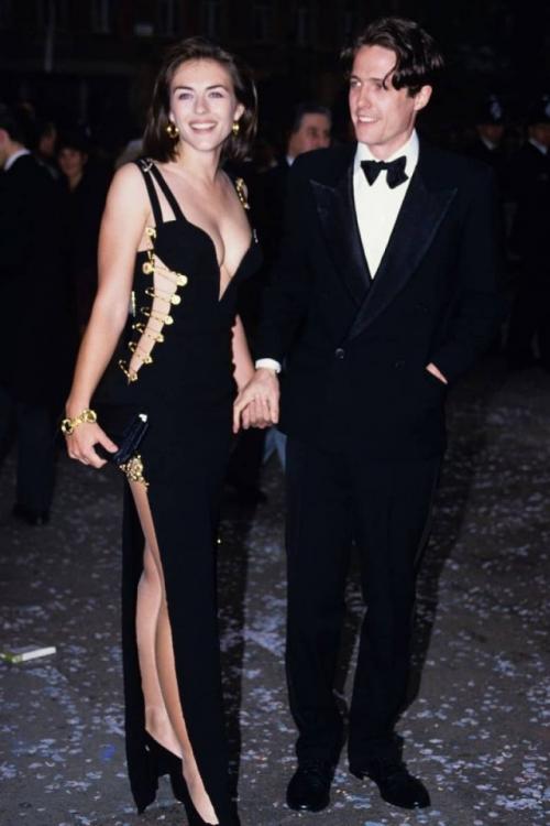 Как элизабет хёрли стала знаменитой благодаря платью Versace.

