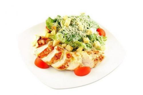 Салат Цезарь.  Ингредиенты: