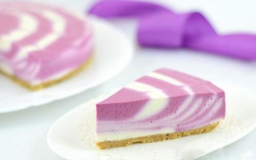 Двухцветный творожный торт (без выпечки). Двухцветный творожный торт (без выпечки).