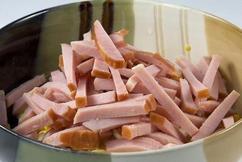 Салат с яйцом и ветчиной. 04