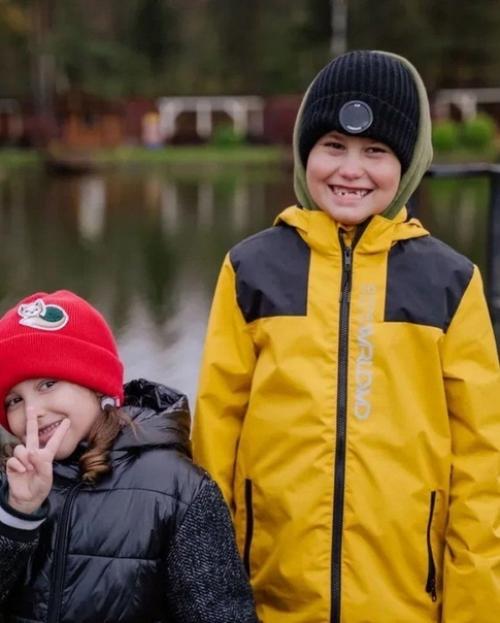 Агата муцениеце в осенних фото со своими детками. 04