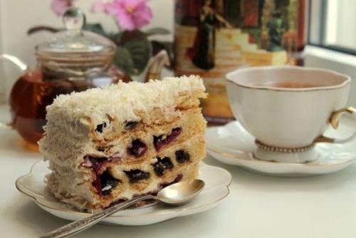 Дрожжевая косичка с целой плиткой шоколада и халвой / бананами и орехами. 08 Дрожжевая косичка с целой плиткой шоколада и халвой / бананами и орехами. 08