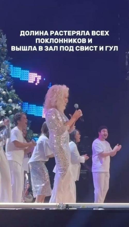 Лариса долина впервые вышла на сцену после верховного суда, признавшего право на квартиру за покупательницей.
