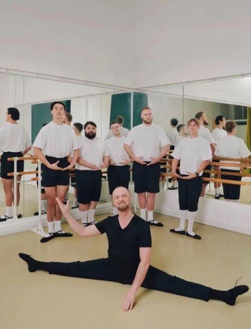 Парни из ЧДБ на уроке хореографии у Зубарева. 02