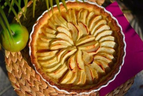 Французский яблочный тарт.

