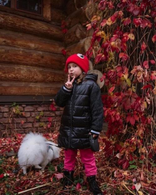 Агата муцениеце в осенних фото со своими детками. 02