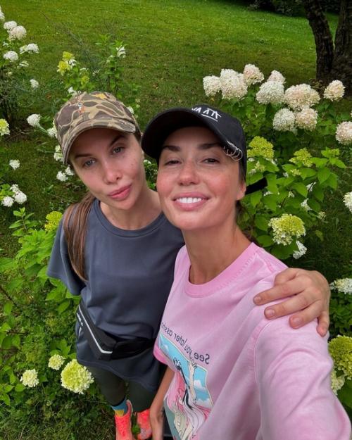 Агата муцениеце, уставшая от разборок с прилучным, отправилась отдыхать в Испанию. 01