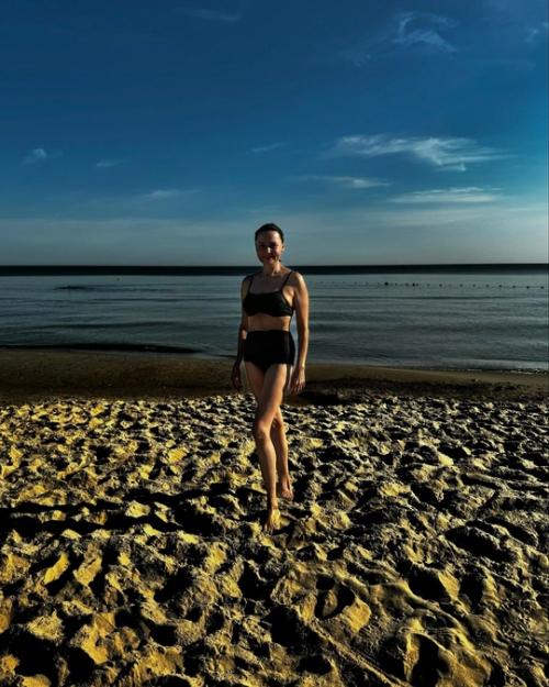 52-Летняя Дарья повереннова поделилась фотографией в нижнем белье. 06