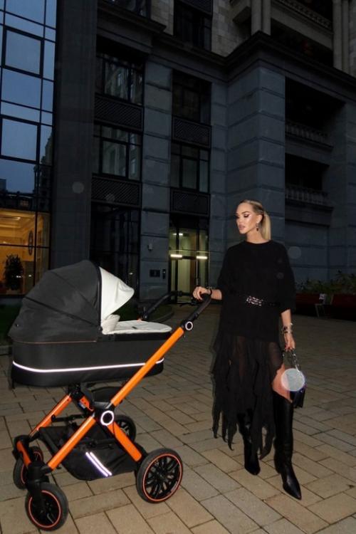 Фотографии на фоне классных автомобилей уже устарели. 04