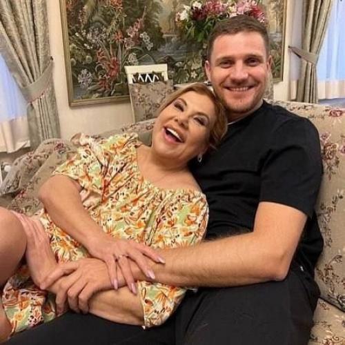 Как сообщают СМИ, у 53-летней Марины федункив родился первый ребенок. 01