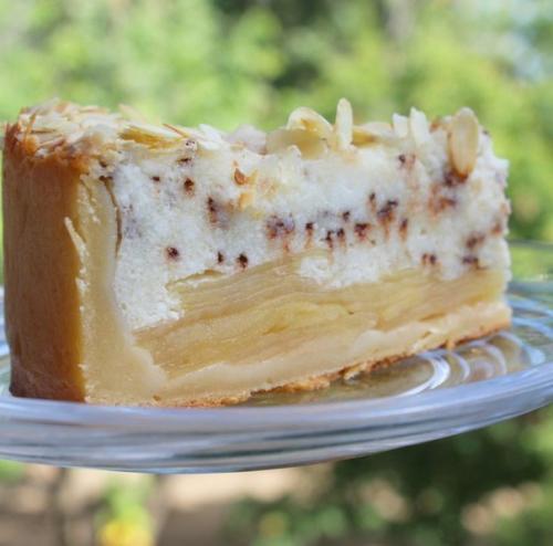 Яблочно - творожный пирог с шоколадом.