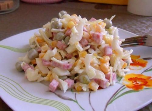 Салатик.  Ингредиенты:   Кукуруза - 1 банка, ?