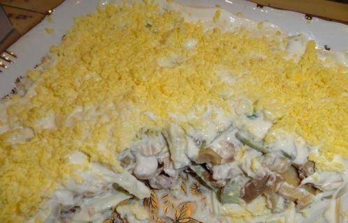 10 салатов с грибами.