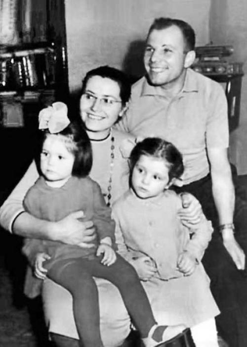 Архивные фото семьи Юрия гагарина. 04