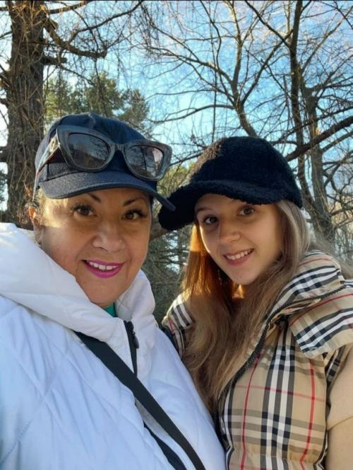 Мало кто знает, что Сергей Лазарев уже больше 10 лет воспитывает свою племянницу Алину как родную дочь. 02