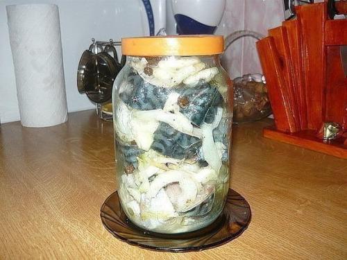 Мы маринуем скумбрию. Мы маринуем скумбрию.