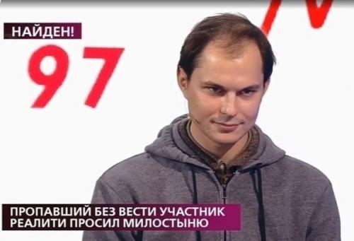Бывший участник дома-2 Илья Григоренко вынужден спать в переходе и просить денег у прохожих после расставания с Аленой Ашмариной. 02