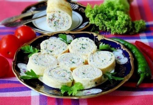 Рулет яичный с сыром и крабовыми палочками. 08