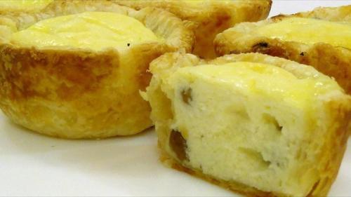 Ватрушки из слоёного теста.