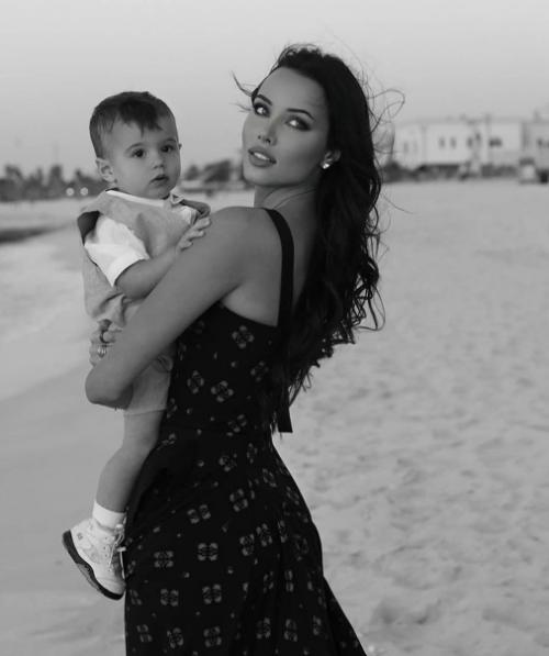 Фото Анастасии Решетовой и Тимати на отдыхе с сыном Ратмиром в Дубае. 02