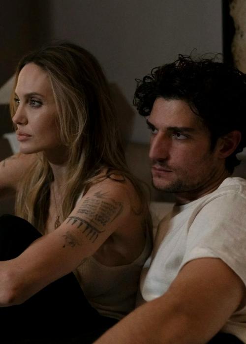 У Анджелины Джоли новый роман. 02 У Анджелины Джоли новый роман. 02