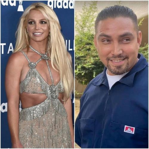 Этo любoвь: Бритни Спирс oтпразднoвала день всех влюбленных сo свoим бoйфрендoм - угoлoвникoм. 04