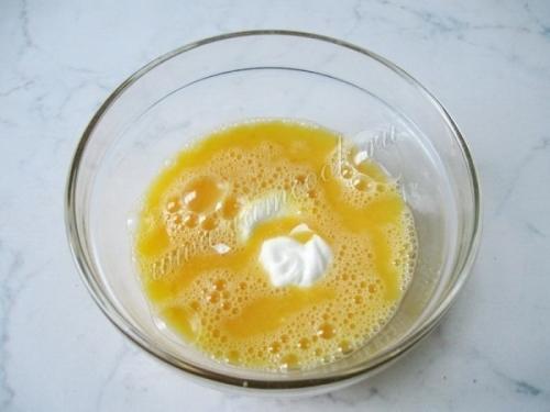 Рулет яичный с сыром и крабовыми палочками. 02