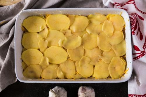 Гратен.  Ингредиенты:   Картофель - 900 г. 03