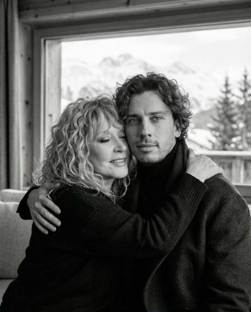 Поклонники Аллы Пугачевой не стерпели, что иноагент Галкин без неё в куршевеле кайфует. 08