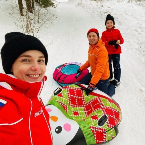 Анна снаткина с мужем и детьми. 03