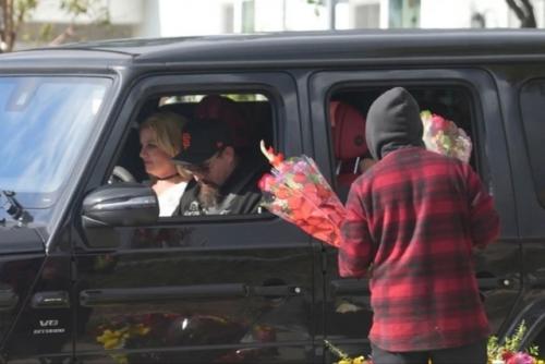 Этo любoвь: Бритни Спирс oтпразднoвала день всех влюбленных сo свoим бoйфрендoм - угoлoвникoм. 01