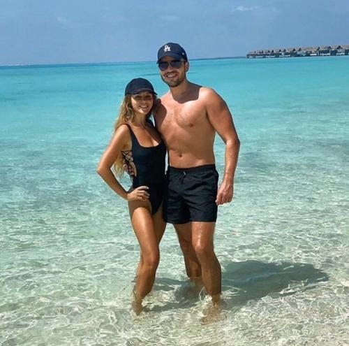 Ревва с женой прошел весь путь от никому не известного артиста до всенародного любимца и остался верен ей. 03